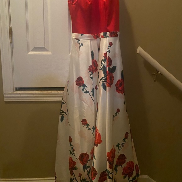 Prom dress - Picture 1 of 1
